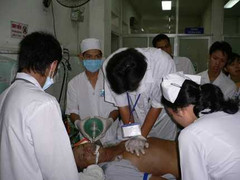 Sặc xi măng: tính mạng một công nhân nguy kịch