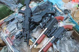 Bắt giữ số lượng lớn súng, động cơ xe máy lậu