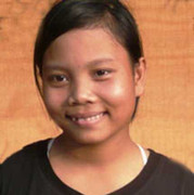 Nữ sinh đầu tiên của dân tộc ‘ngủ ngồi’ thi tốt nghiệp