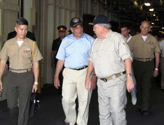 Ảnh: Bộ trưởng Quốc phòng Mỹ trên vịnh Cam Ranh