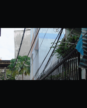 Nhà bỗng dưng nghiêng