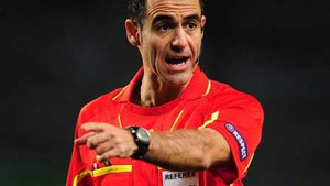 Lộ diện trọng tài bắt chính trận khai mạc Euro 2012