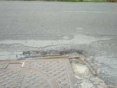 Chưa thông xe, cầu huyết mạch TP.HCM đã trơ lõi thép