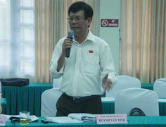 Bí thư xã ngồi Lexus đi làm: Vi phạm điều lệ Đảng