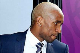 Chào Euro, Defoe về Anh viếng cha