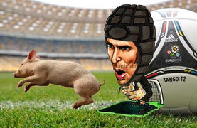 Euro về làng: Petr Cech bị gọi về… bắt lợn