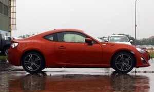Chưa ra mắt, 'hàng nóng' của Toyota đã lộ giá?