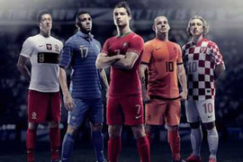 Tản mạn Euro: Tiếng chuông và ngọn cờ