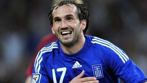 Gekas khiến cầu trường chết lặng với bàn gỡ 1-1