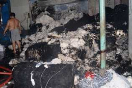 Nhà xưởng chứa hàng bốc cháy dữ dội