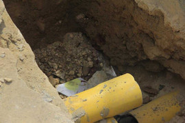 Phát hiện xác người đàn ông dưới cống nước