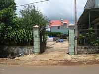 Nhiều người uống nước có chất diệt cỏ trong thùng phuy