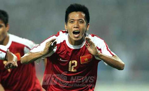 Văn Quyết, Trọng Hoàng giúp VN thắng ngược Hong Kong