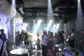 Những kiểu ăn bám kỳ dị ở vũ trường