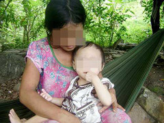 Giải cứu mẹ con 'người rừng'