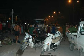 Đứng gọi điện thoại, bị tàu hỏa đâm chết