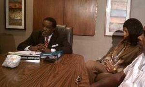 Dùng cờ Tổ quốc để lau tay, nam sinh bị đình chỉ học