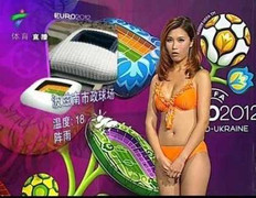 MC diện bikini lên truyền hình bị 'ném đá'