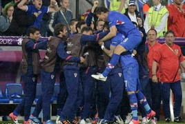 Jelavic giúp Croatia vươn lên dẫn trước 2-1