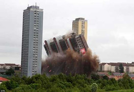 Video, ảnh: Tòa chung cư cao nhất Châu Âu bị đánh sập