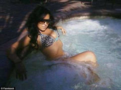 Chồng Kim Kardashian khốn khổ vì bị bồ mới vòi tiền