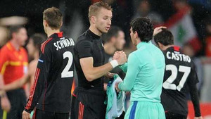 10 bí mật Séc-Hy Lạp: Suýt tẩn đồng đội vì áo của Messi