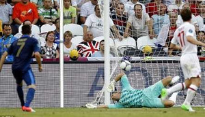 Nasri sút bóng đẳng cấp xé lưới tuyển Anh