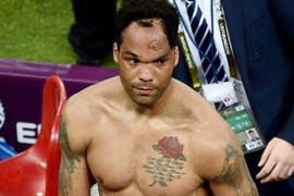 Khám phá ngôn ngữ cơ thể trên người Joleon Lescott