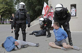 Tin chính thức: ĐT Nga bị trừ 6 điểm vì CĐV bạo loạn