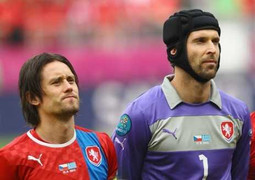 Rosicky: 'Nửa hiệp đầu, tôi chỉ đá với một chân'