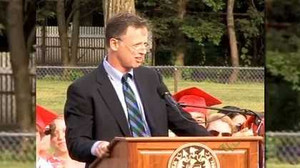 Bài diễn văn gây sốc trong lễ tốt nghiệp