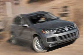 Xem ‘quái vật sa mạc’ VW Touareg 2012 khoe tài off-road