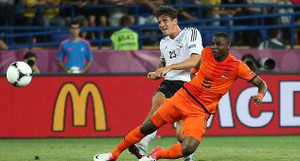 Đức 2-1 Hà Lan: Lốc tan khi chưa kịp nổi