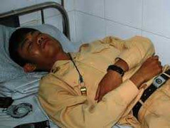 Bắt giam hai bố con đánh CSGT