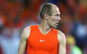 Robben hờn dỗi khi bị thay ra giữa trận gặp Đức