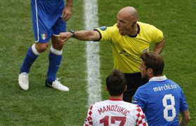 HLV Croatia tố trọng tài thiên vị Italia
