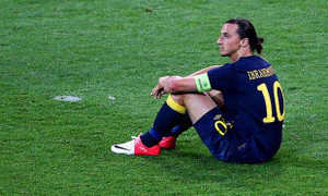 Bí ẩn bảng D: Voronin siêu bẩn, Ibra làm chúa đảo