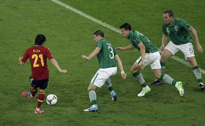 Tây Ban Nha 4-0 Ireland: Dạo chơi chiều mưa Gdańsk