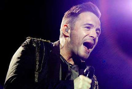 Giọng ca chính của nhóm Westlife tuyên bố phá sản