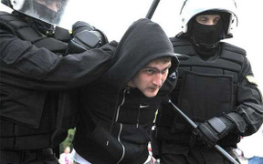 Euro 6h: CĐV Nga bị trục xuất khỏi Euro 2012