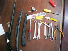 TP. HCM: Cảnh giác với tội phạm 'vặt' cần gạt nước ô tô