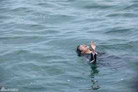 Bơi sông chặt mía, một nông dân chết đuối