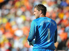 Bí ẩn cầu đinh: Thủ thành Hà Lan bị...điếc