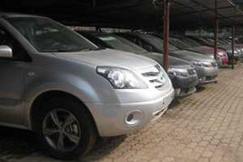 VAMA ‘xin’ giảm một nửa phí trước bạ ô tô tại Hà Nội