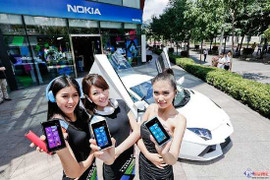 Dàn người đẹp và siêu xe quảng bá Lumia 900