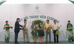 Trao thẻ thành viên cho cư dân Ecopark
