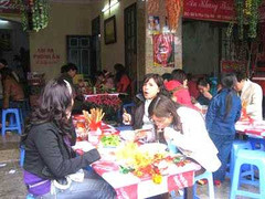 Lãi 'khủng' nhờ bán bún cá, bún riêu 'râu tôm'