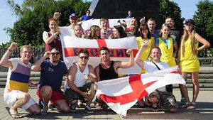 CĐV Anh chen nhau tới Donetsk cổ vũ đội nhà