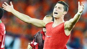 Bản tin chiều Euro: Ronaldo vượt mặt Tổng thống Mỹ