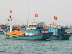 Cứu hơn 40 người từ các tàu bị nạn do ảnh hưởng bão